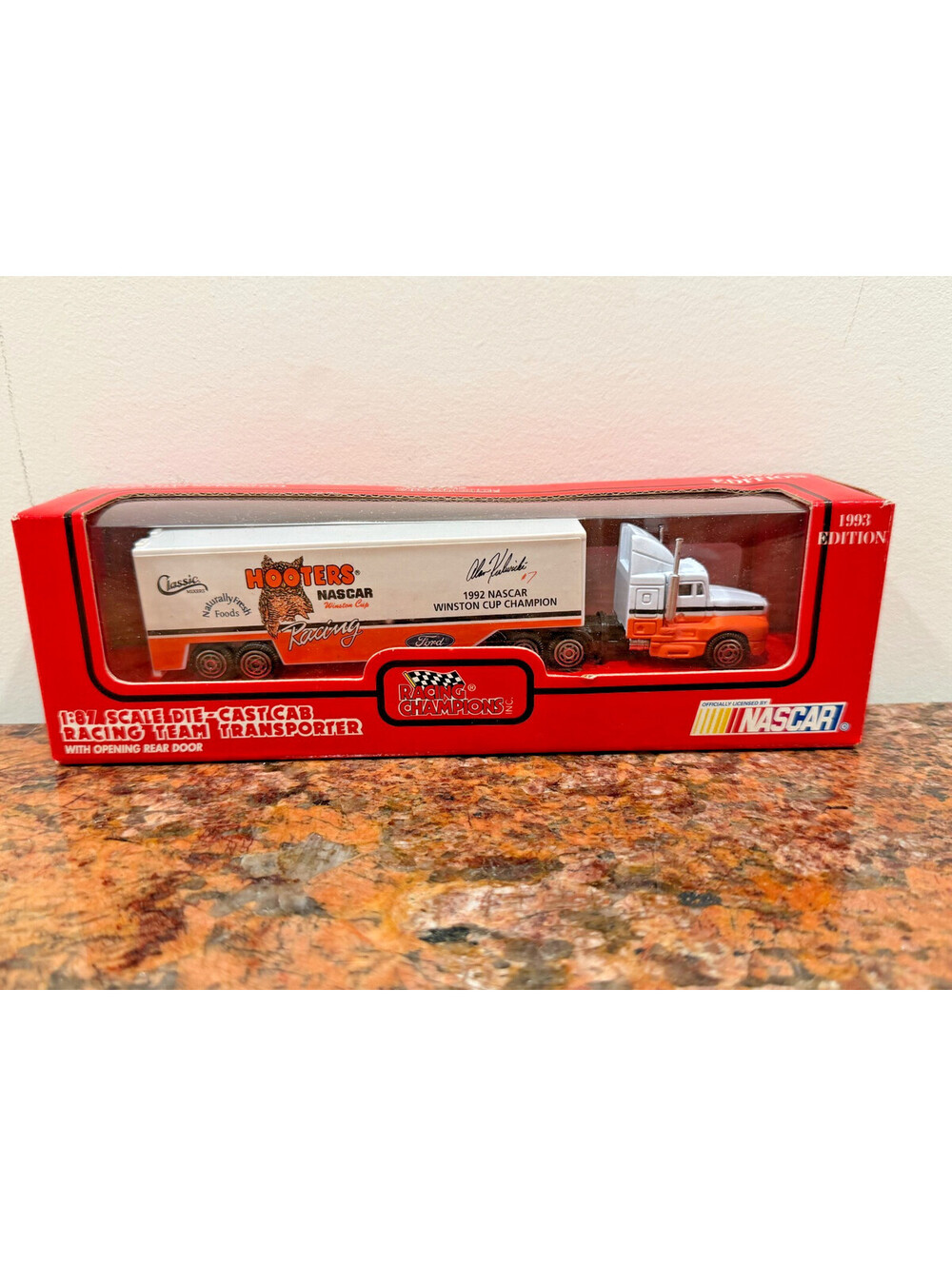 Vintage 1993 Alan Kulwicki #7 Hooters Racing Champions Scale Die-Cast Model